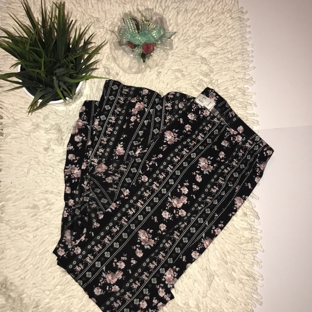 Floral black stretch pants